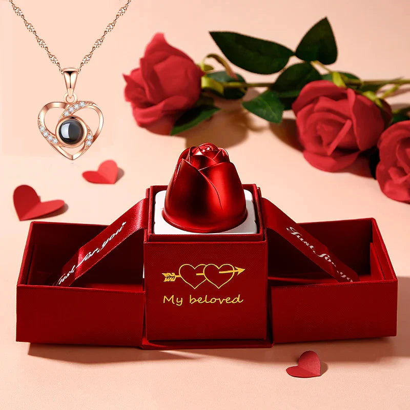 COLLAR BAÑADO EN ORO TE AMO EN 100 IDIOMAS MAS CAJA DE AMOR ETERNO ™ - Xclusive