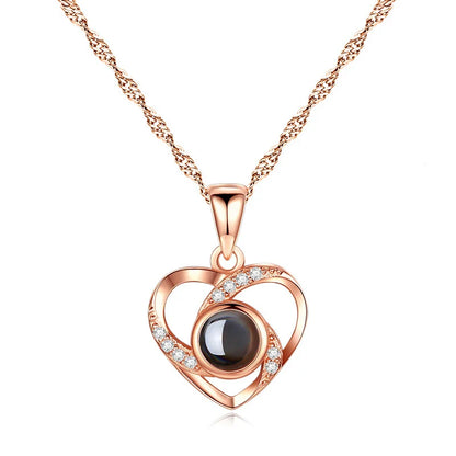 COLLAR BAÑADO EN ORO TE AMO EN 100 IDIOMAS MAS CAJA DE AMOR ETERNO ™ - Xclusive