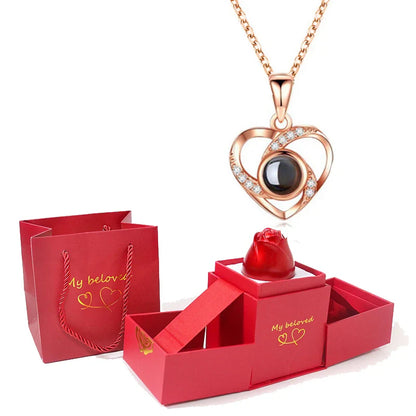 COLLAR BAÑADO EN ORO TE AMO EN 100 IDIOMAS MAS CAJA DE AMOR ETERNO ™ - Xclusive